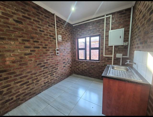 48M² MINI FACTORY TO LET IN BAILLIE PARK